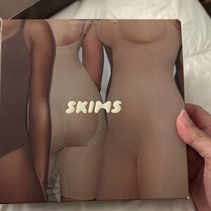 NEW NEVER WORN SKIMS Shapewear in sienna L/xL